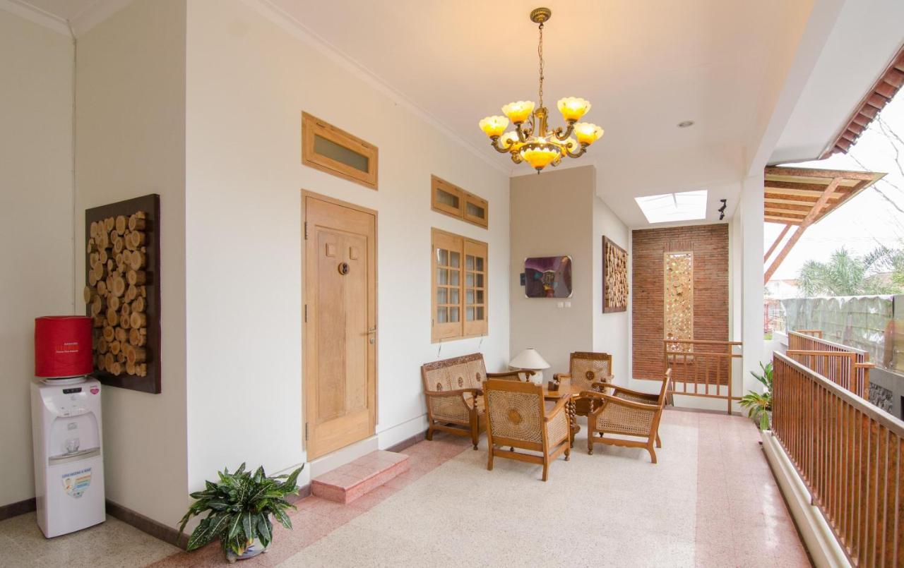 מאלאנג Helena Guest House מראה חיצוני תמונה